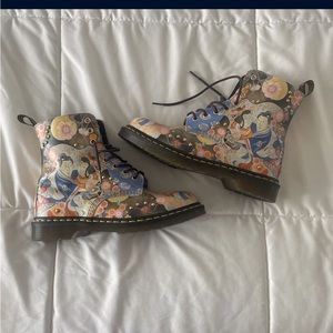RARE DR. MARTENS LADIES SZ 10!!!!